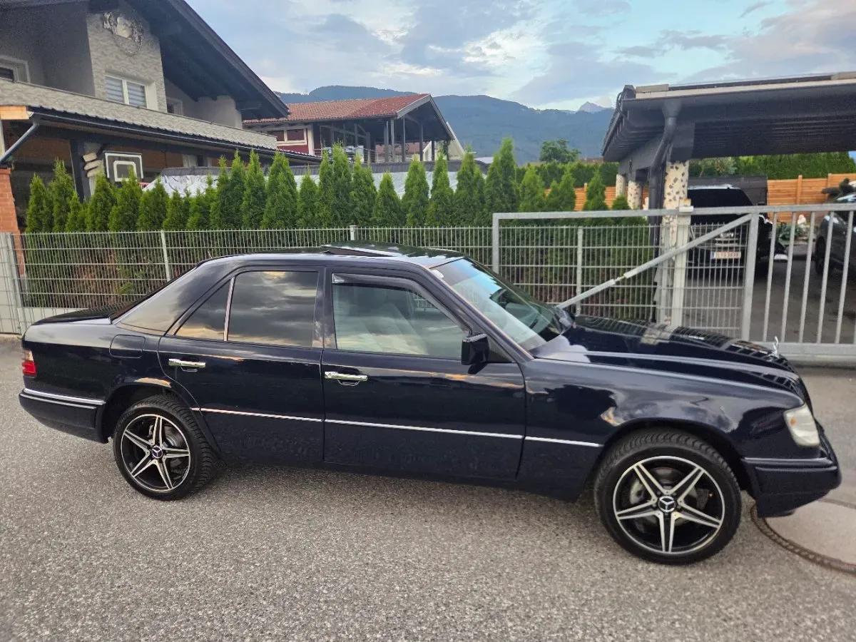Mercedes-Benz E-Class 1994 photo 3