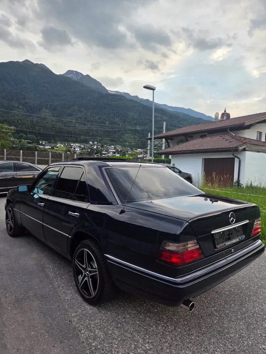 Mercedes-Benz E-Class 1994 photo 2