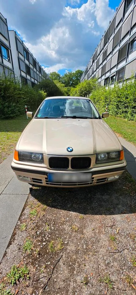 BMW 318I