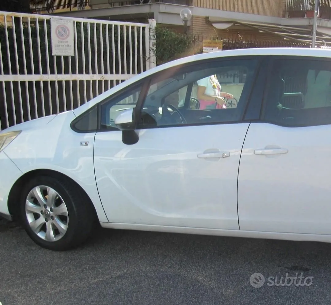 Opel Meriva 2013 photo 2