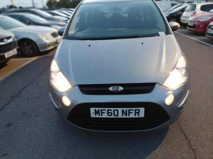 Ford S-Max 2010 photo 4