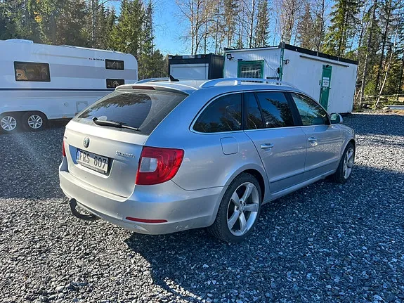 Skoda Superb 2012 photo 3