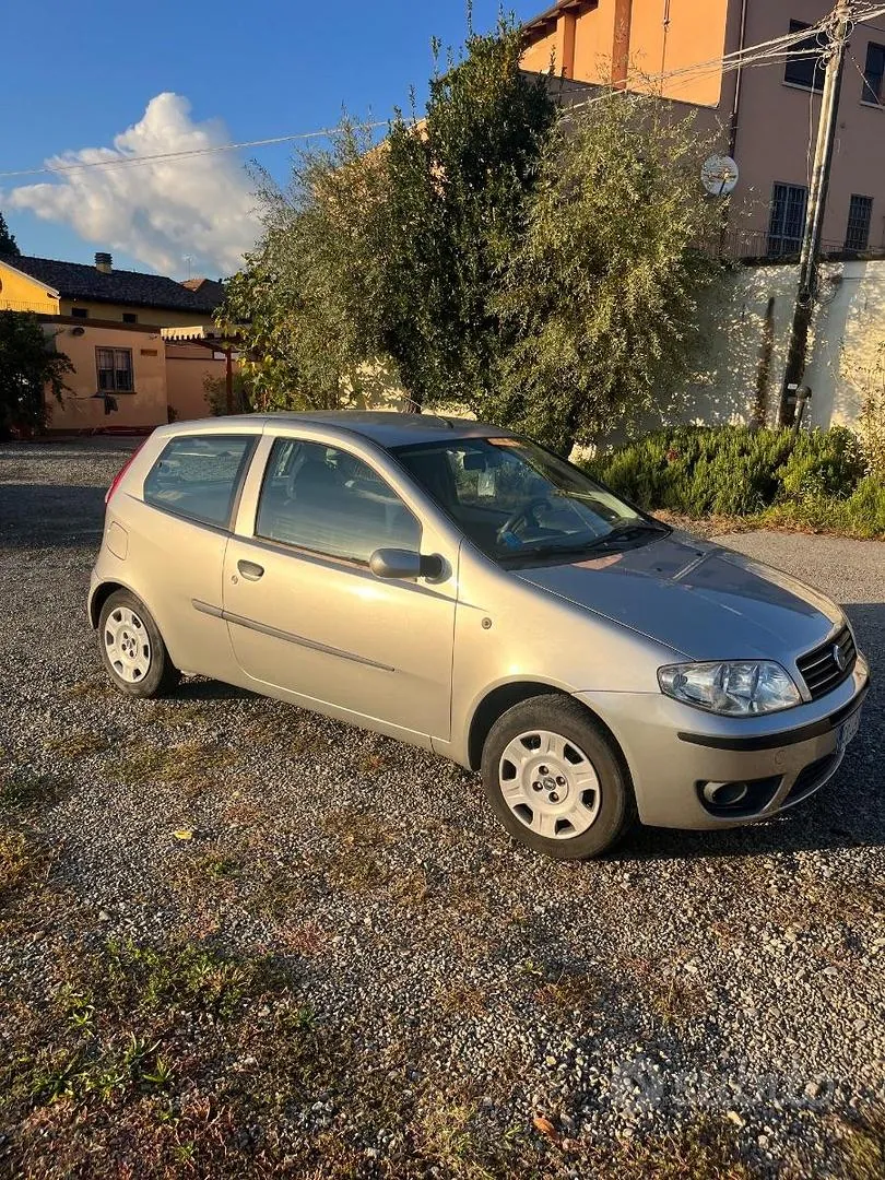 Fiat Punto 2004 photo 2