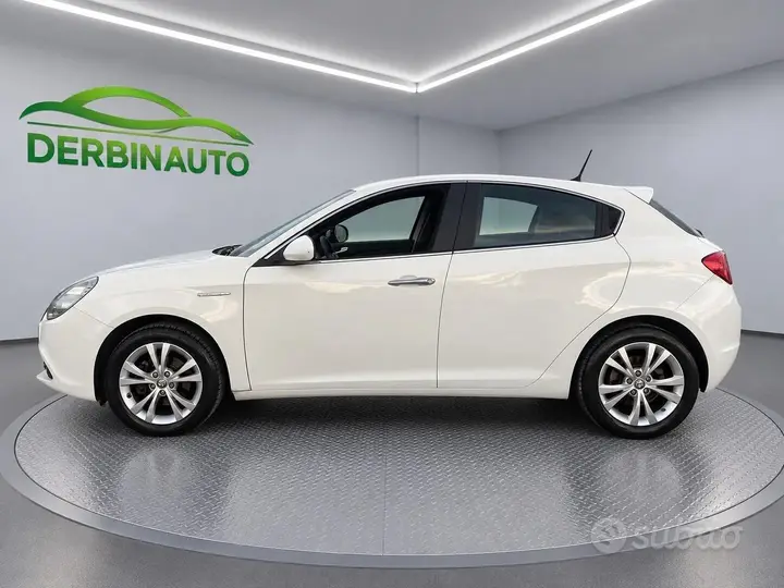 Alfa Romeo Giulietta 2011 photo 2
