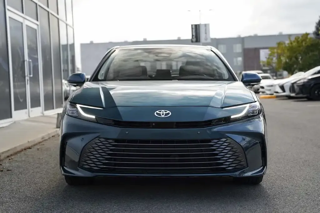 Toyota Camry 2025 photo 2