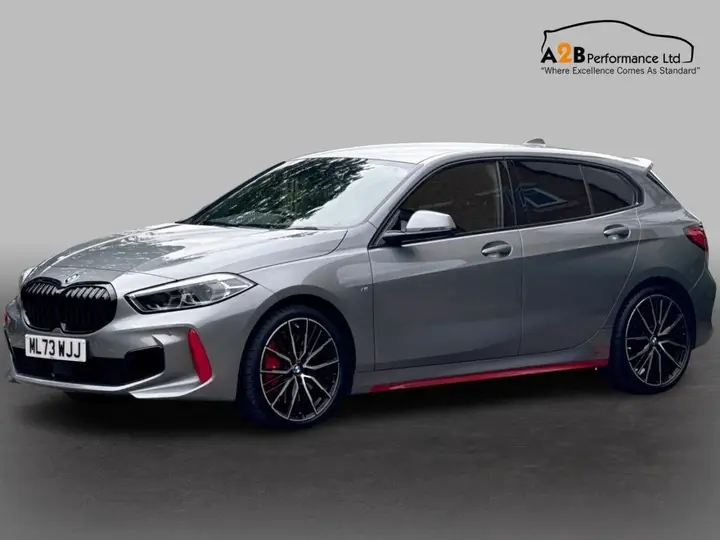 BMW 1 Series 2023 photo 3
