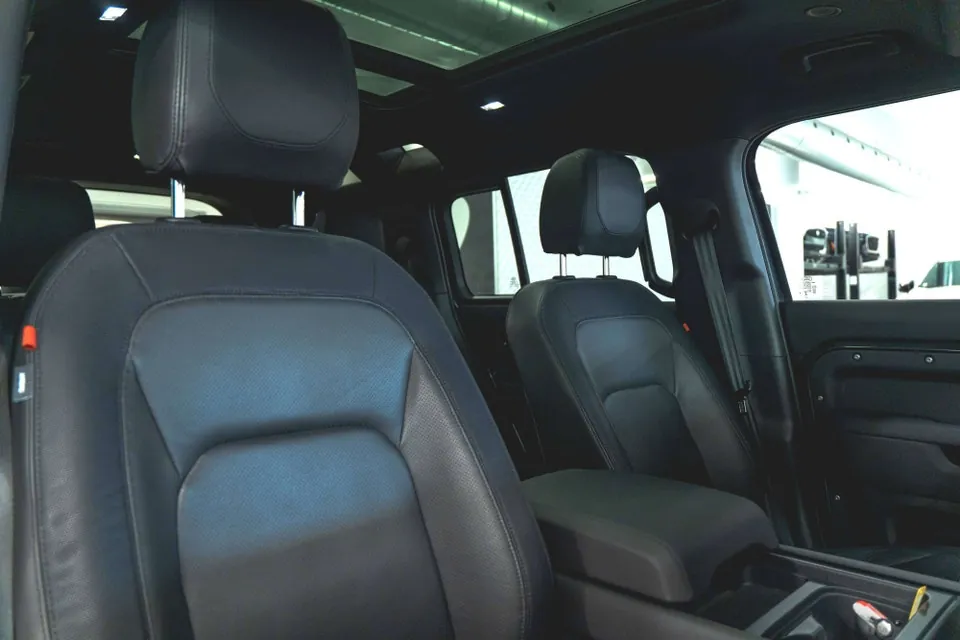 Land Rover Defender 2024 photo 3