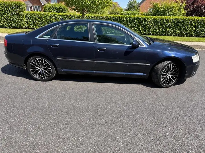 Audi A8 2006 photo 2