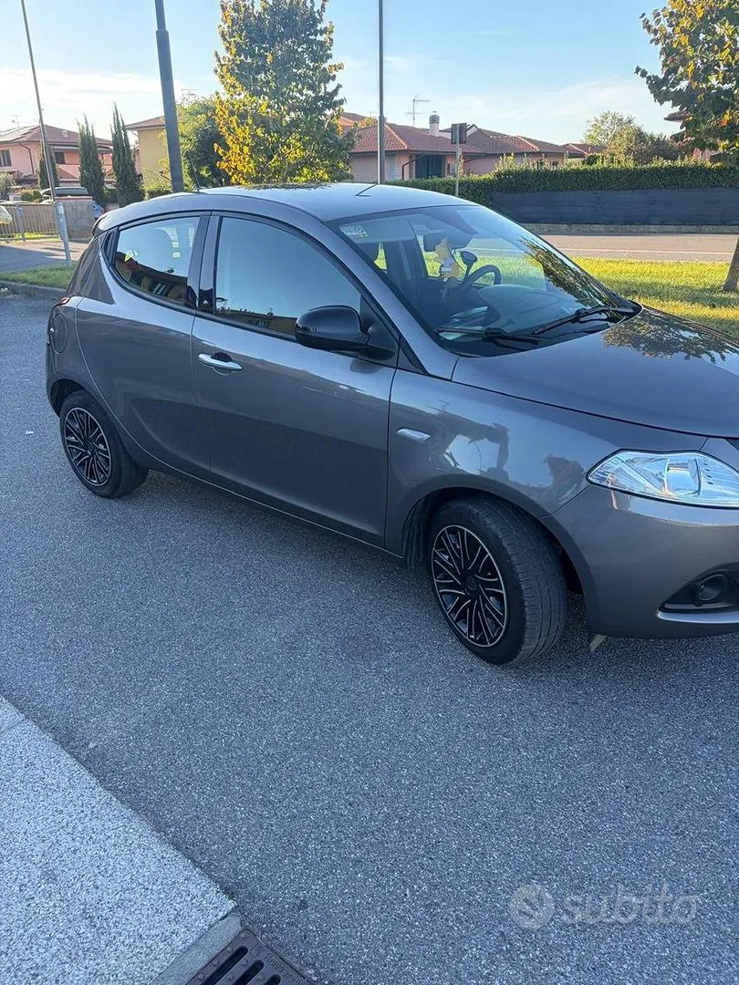 Lancia Ypsilon 2023 photo 2