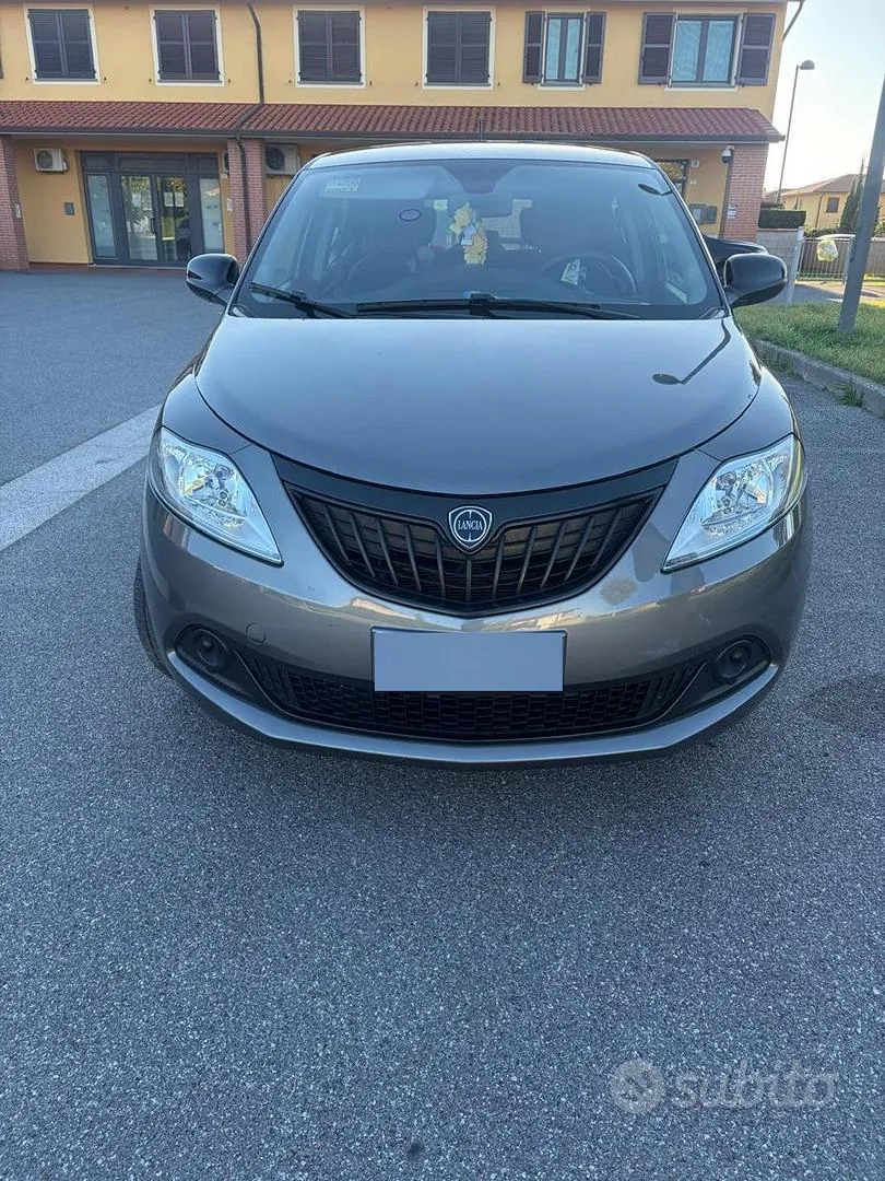 Lancia Ypsilon