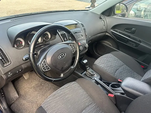 Kia Ceed 2009 photo 4