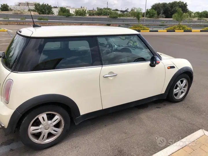 Mini One 2005 photo 3