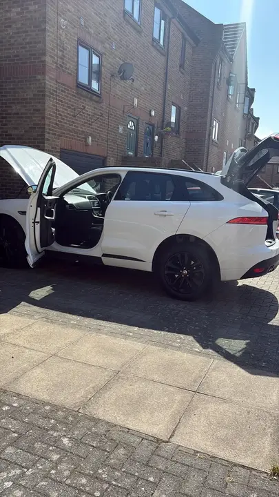 Jaguar F-Pace 2019 photo 2