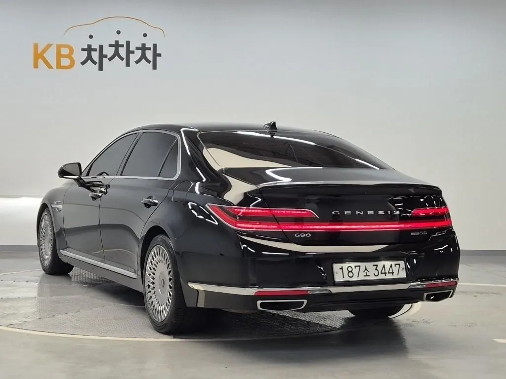 Genesis G90 2019 photo 2