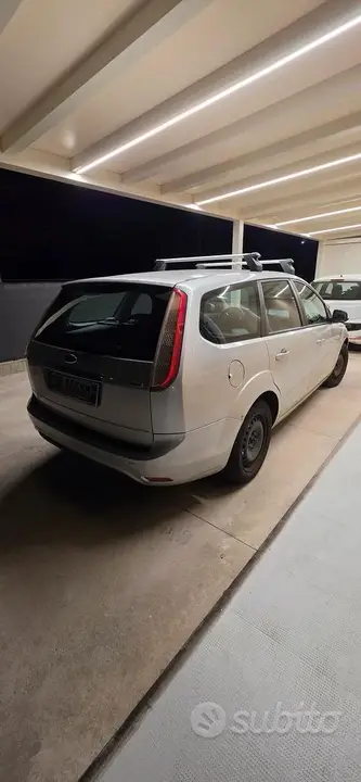 Ford Focus 2009 photo 2