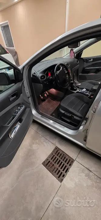 Ford Focus 2009 photo 4