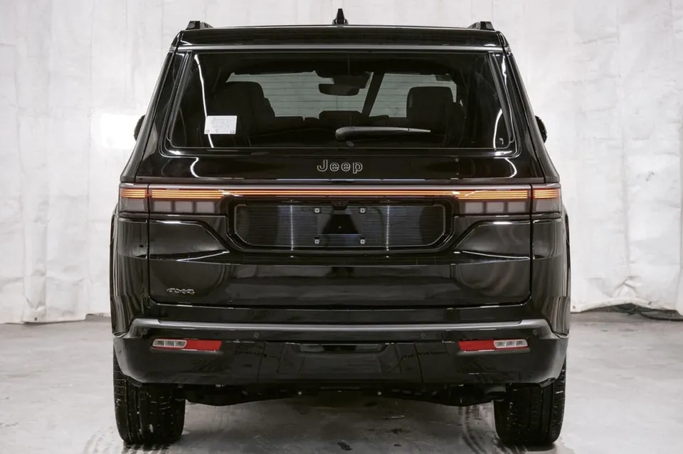 Jeep Grand Wagoneer 2026 photo 4