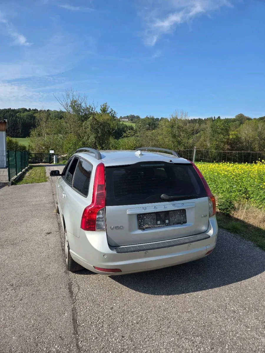 Volvo V50 2011 photo 3