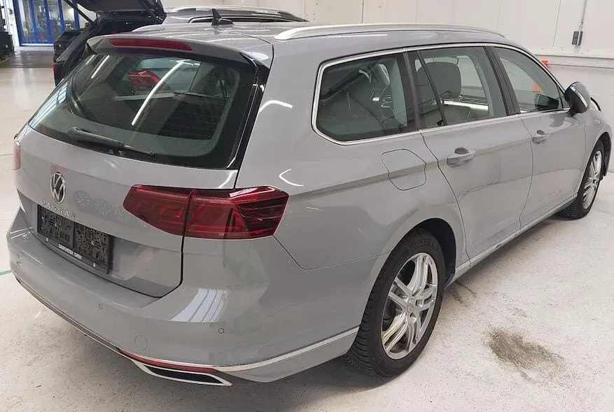 Volkswagen Passat 2023 photo 2