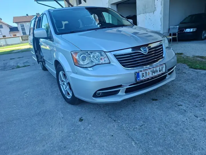 Lancia Voyager