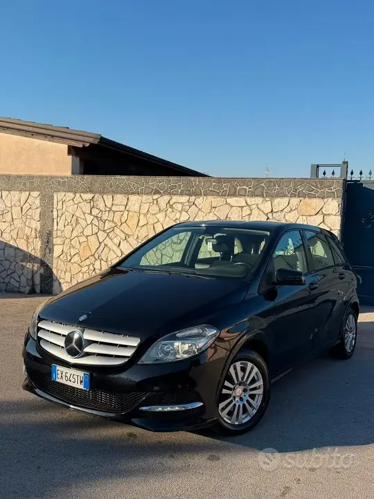 Mercedes-Benz B 200 Ngd Executive 2014 photo 2
