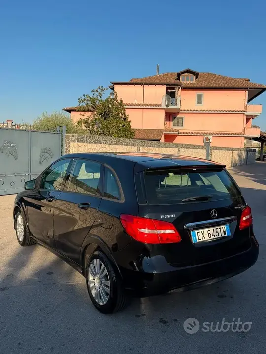 Mercedes-Benz B 200 Ngd Executive 2014 photo 5