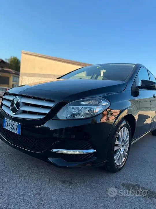 Mercedes-Benz B 200 Ngd Executive 2014 photo 3
