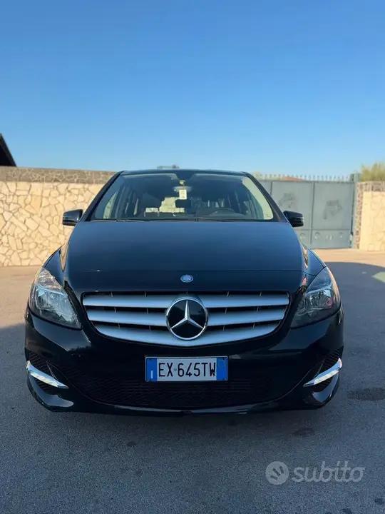 Mercedes-Benz B 200 Ngd Executive 2014 photo 4