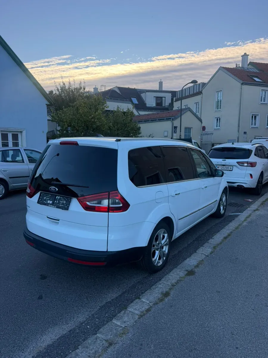 Ford Galaxy 2013 photo 3