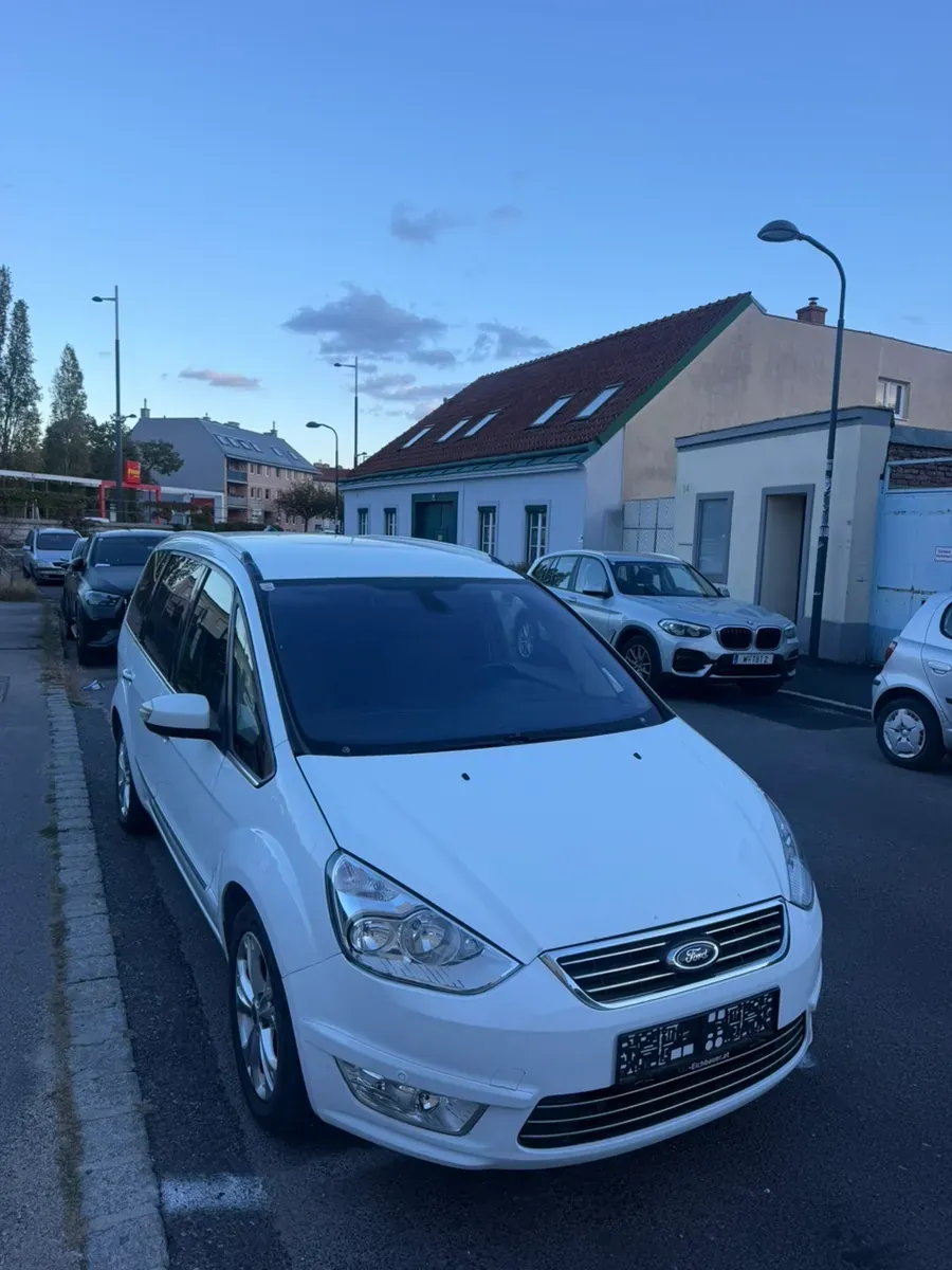 Ford Galaxy 2013 photo 2