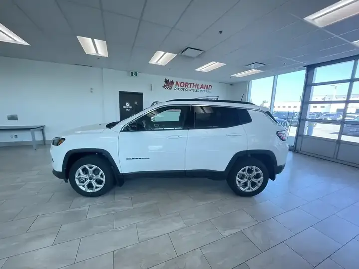 Jeep Compass 2026 photo 2