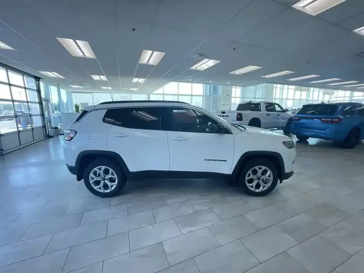 Jeep Compass 2026 photo 5