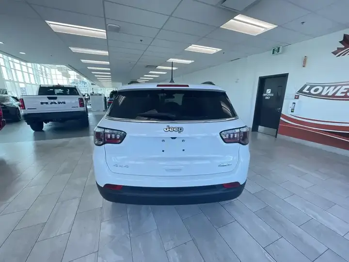 Jeep Compass 2026 photo 4