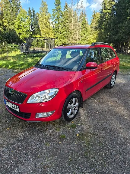 Skoda Fabia 2012 photo 4