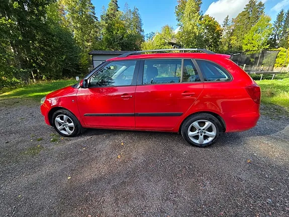Skoda Fabia 2012 photo 3