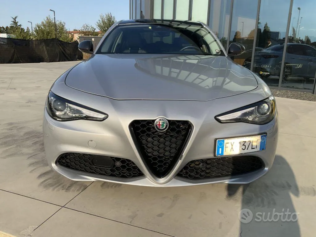 Alfa Romeo Giulia 2019 photo 2