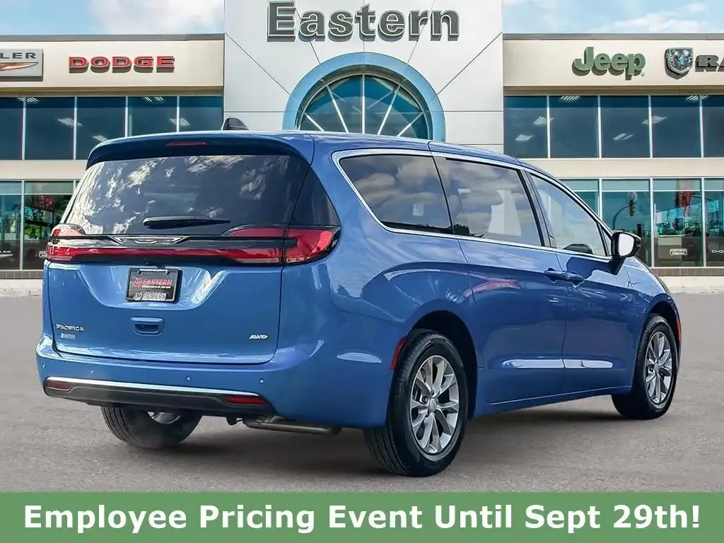 Chrysler Pacifica 2027 photo 5