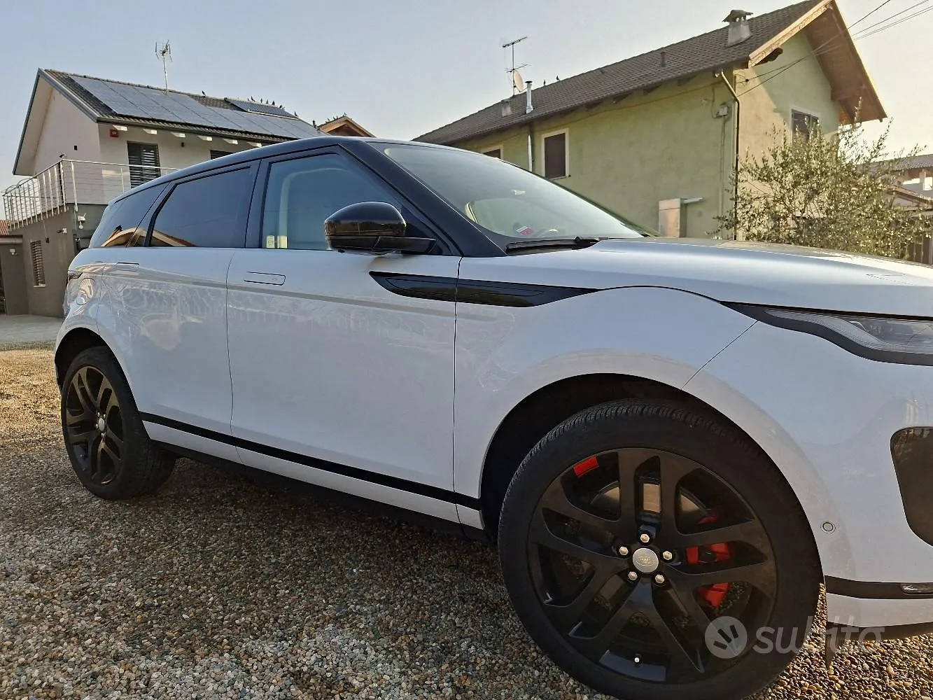 Land Rover Evoque 2019 photo 3