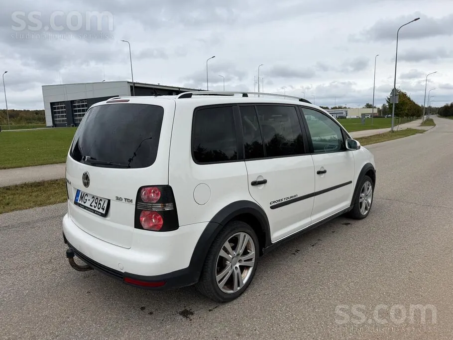 Volkswagen Touran 2008 photo 4