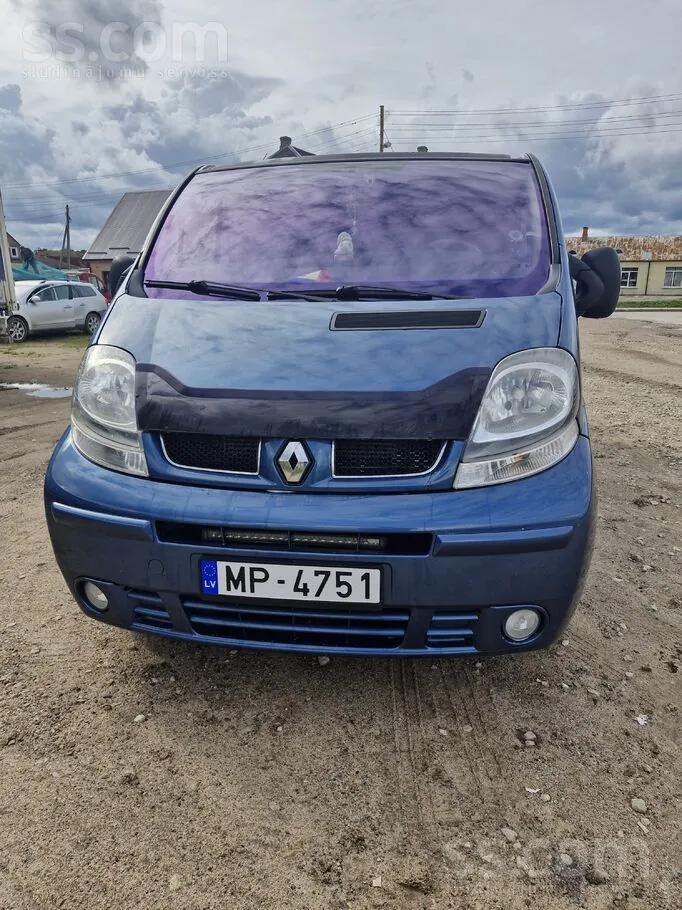 Renault Trafic 2005 photo 2