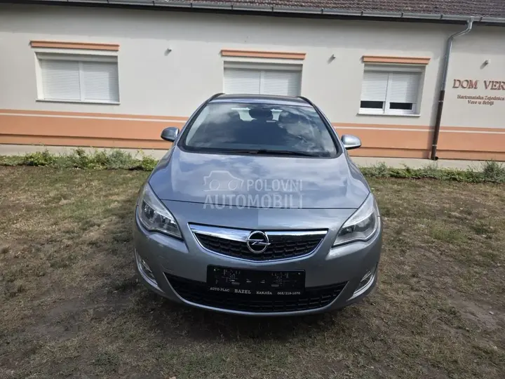 Opel Astra J 2011 photo 2