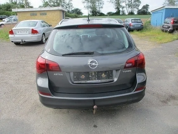 Opel Astra 2011 photo 4
