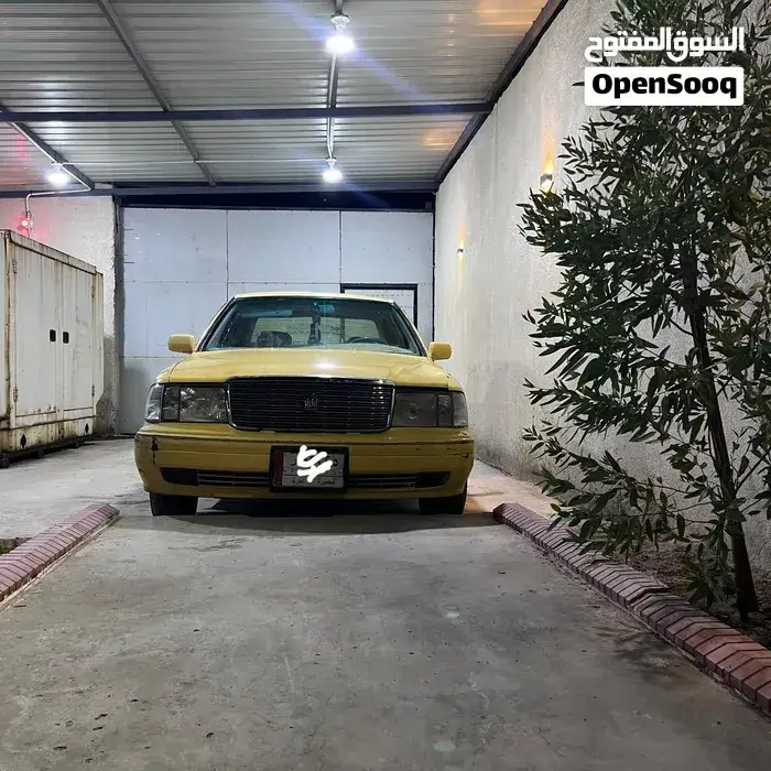 Toyota Crown 2000 photo 2