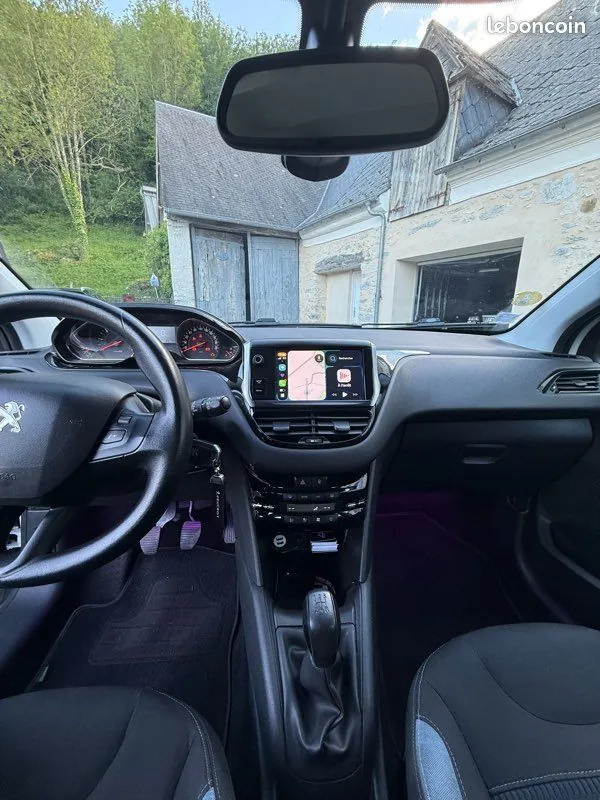 Peugeot 208 2013 photo 3