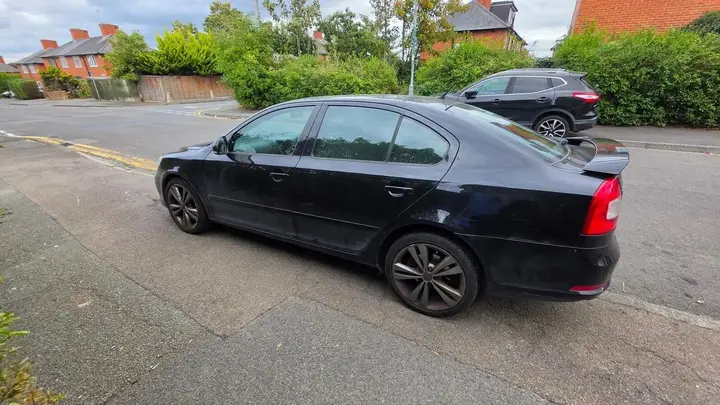 Skoda Octavia 2010 photo 2