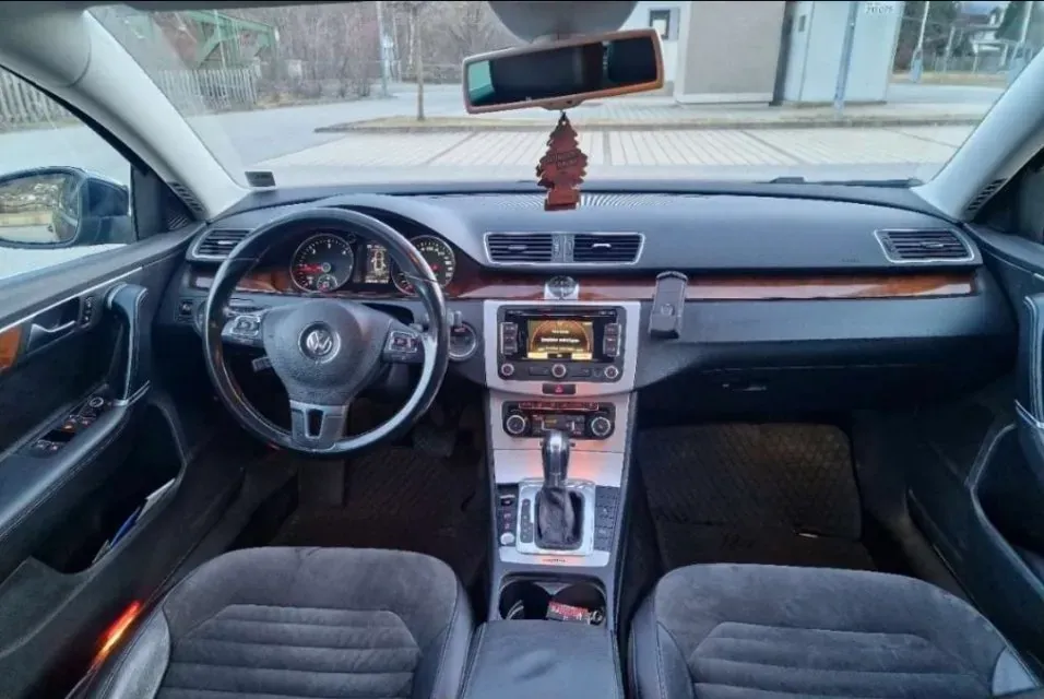 Volkswagen Passat 2011 photo 3
