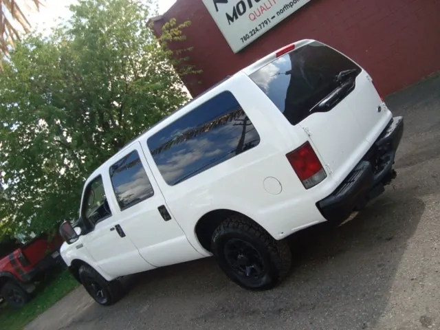 Ford Excursion 2003 photo 2
