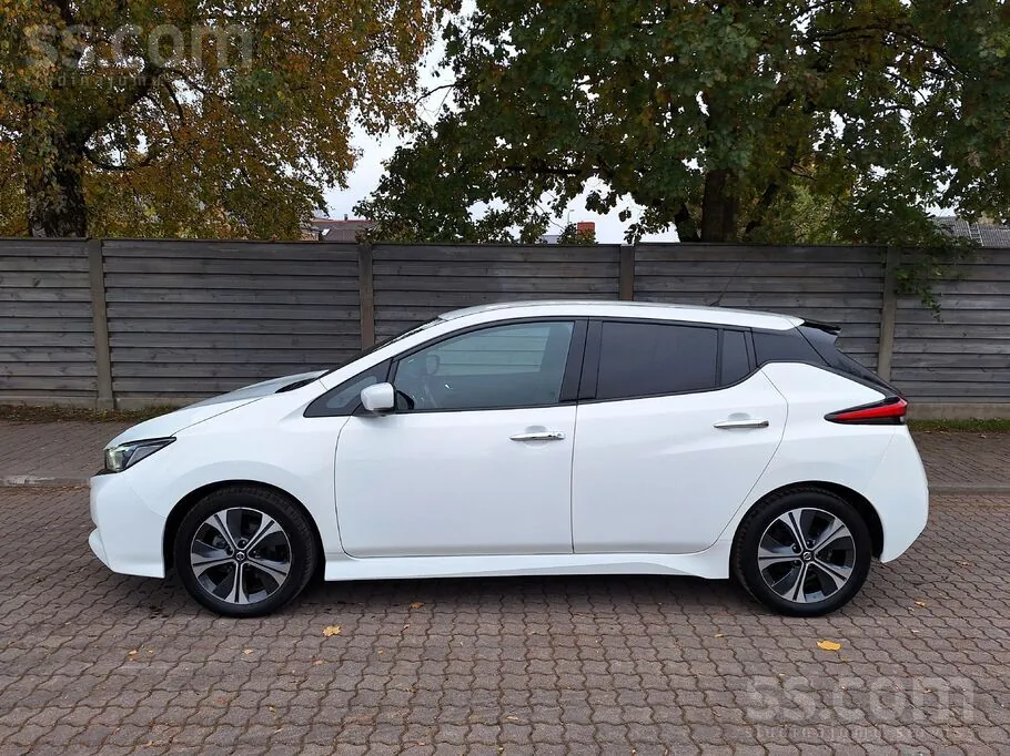 Nissan Leaf 2021 photo 2