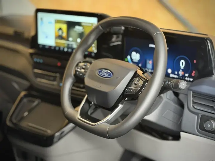 Ford Tourneo Custom 2025 photo 4