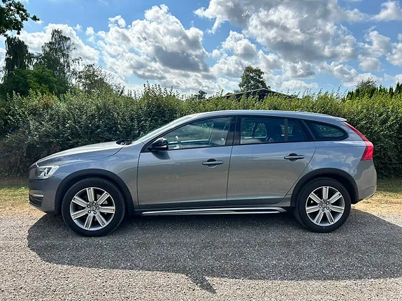Volvo V60 Cross Country 2016 photo 3